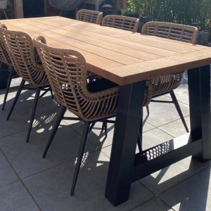 buitentafel-met-zwart-frame